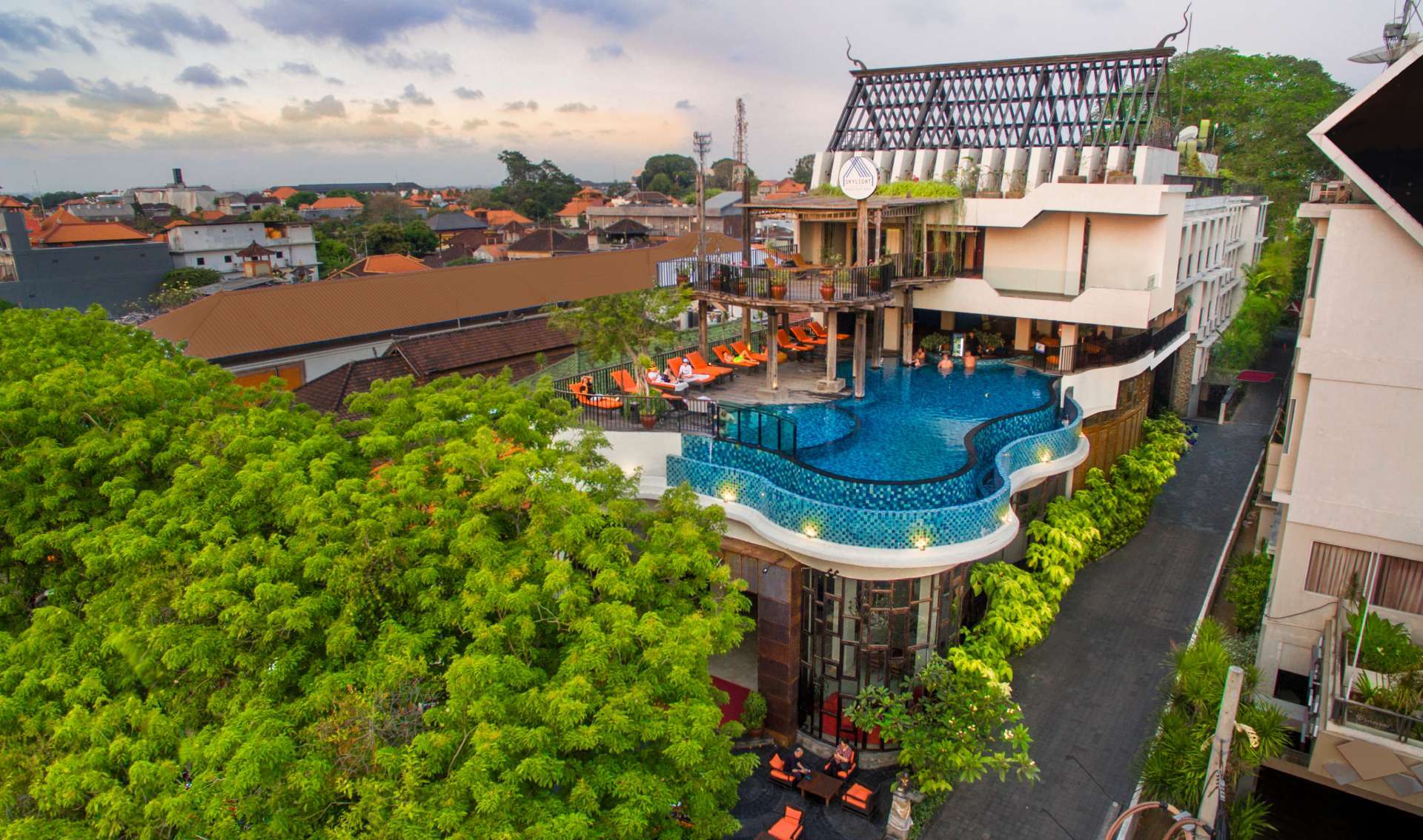 Legian - Facade